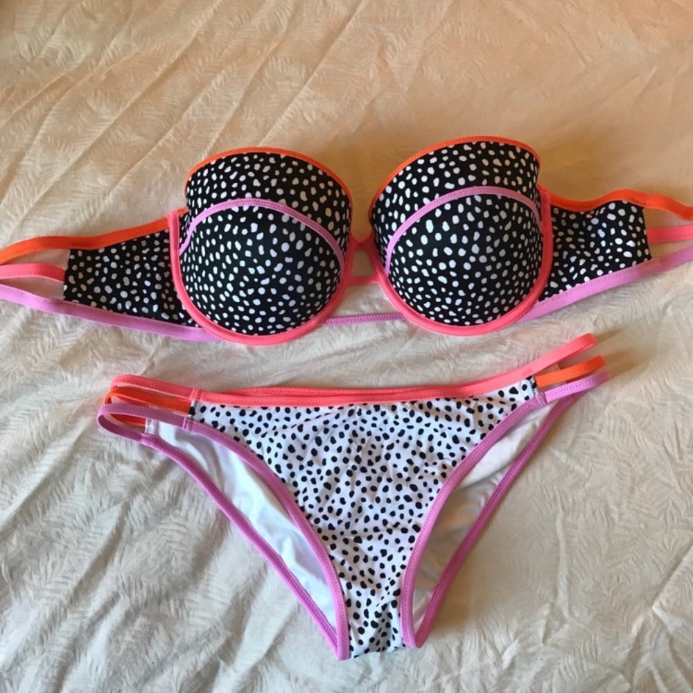 Used Victoria’s Secret bikini top.... new bottom